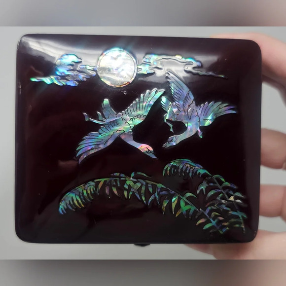 Vintage Jewelry Trinket Box in Brown Lacquer Asian Mother of Pearl Inlay Birds - Picture 2 of 15